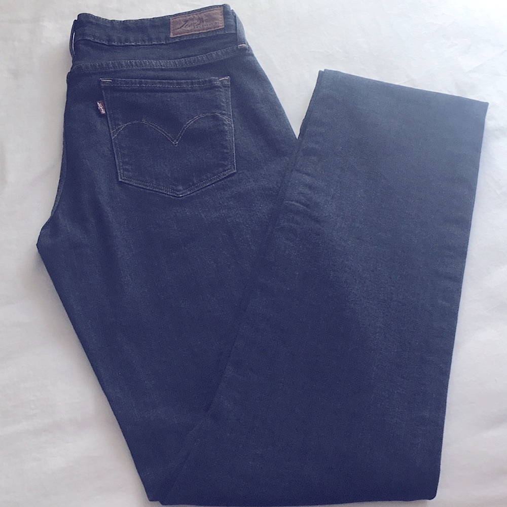 Levi’s Jeans Size 6/28 Like New Condition